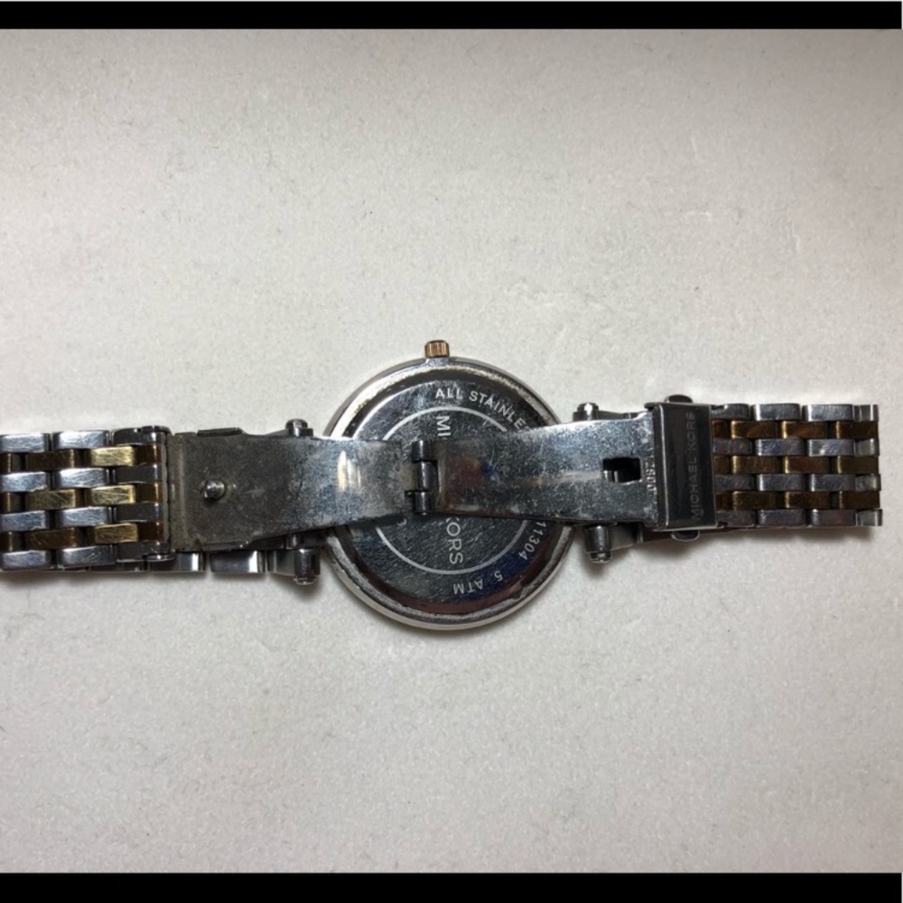 THEEE Large face round women’s Michael kors watches - Picture 8 of 13